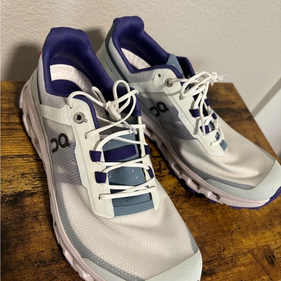 NWOT On Cloudvista shows - Picture 3 of 8